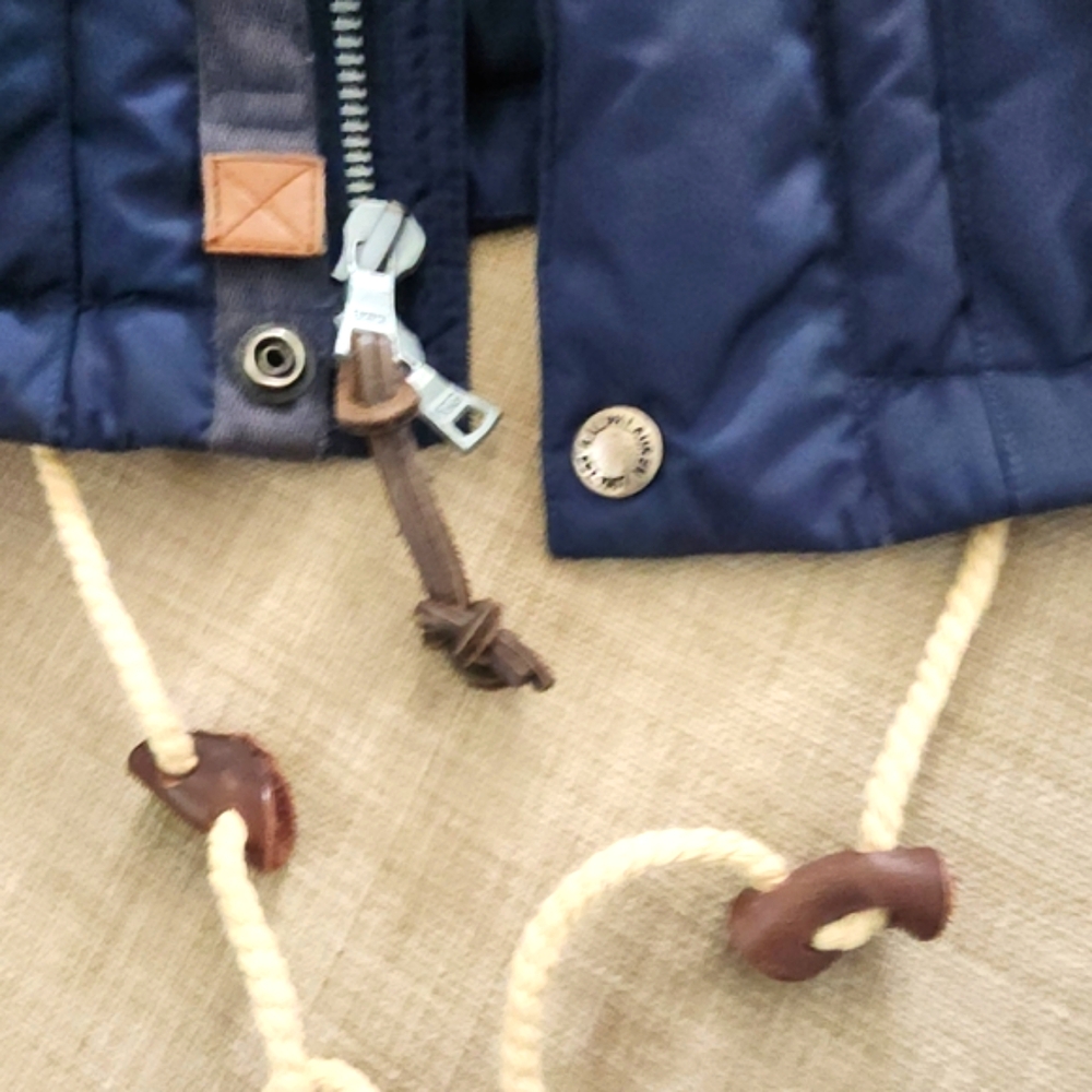Vest - Picture 9 of 10